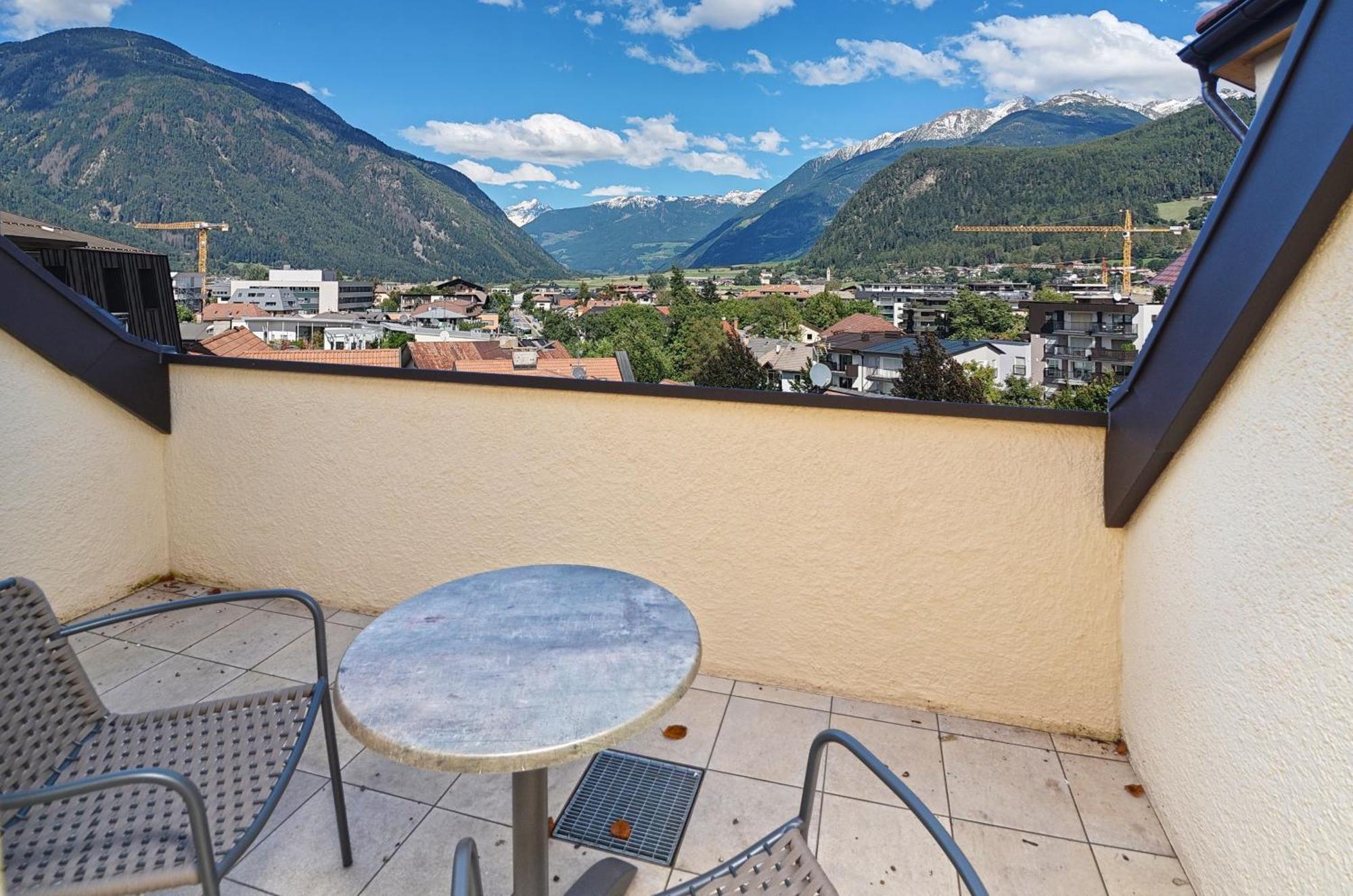 Aurturist Brunico Apartman Szoba fotó